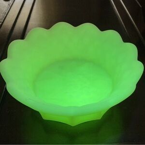 Fenton custard glass with grape design•Glows under UV light•